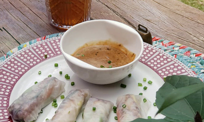 Rollitos de papel de arroz, con Salsa de maní